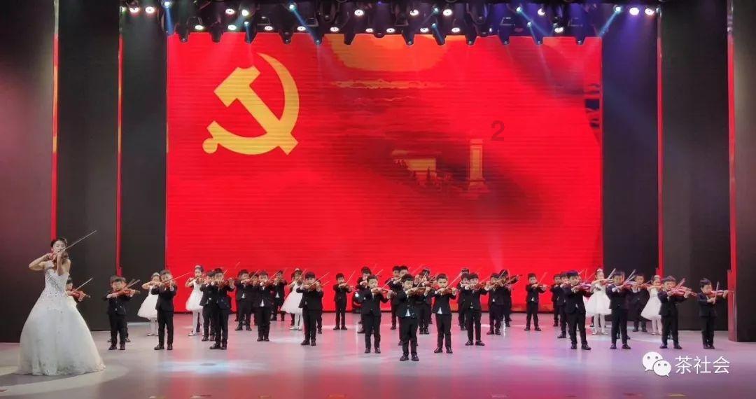 动漫人物吃东西
